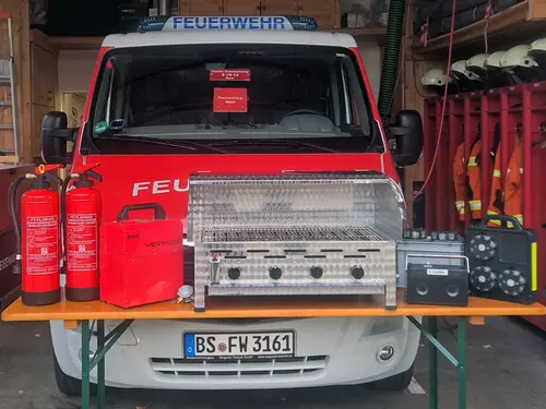 Übungsfeuerlöscher, Nebelmaschine, Gasgrill, Soundbox für Übungssimulation und Blitzleuchten