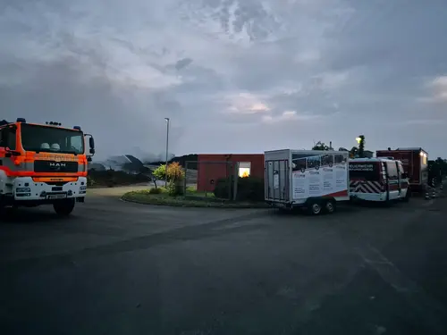 Brand: Großbrand in Abfallentsorgungszentrum