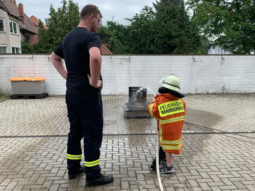 Kindergarten zu Besuch bei der Kinderfeuerwehr Ölper