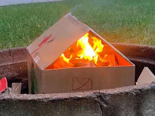 Brandheiße Lernstunde bei der Kinderfeuerwehr Ölper: Junge Brandschützer erleben Feuer hautnah