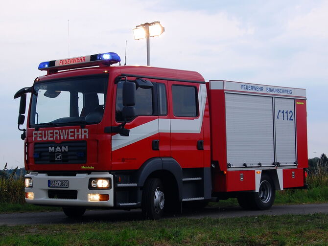 Tragkraft­spritzen­fahrzeug mit Wasser